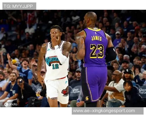 老詹与浓眉赛后同游游戏博主晒合影称赞詹姆斯为篮球之神