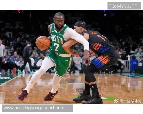 杰伦布朗带领球队逆转胜利19投9中砍下29分助攻4次第三节独得17分