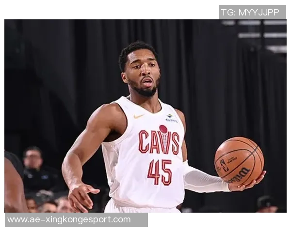 米切尔半场表现低迷仅得15分三分球命中率堪忧状态需提升 米切尔半场表现低迷仅得15分三分球命中率堪忧状态需提升